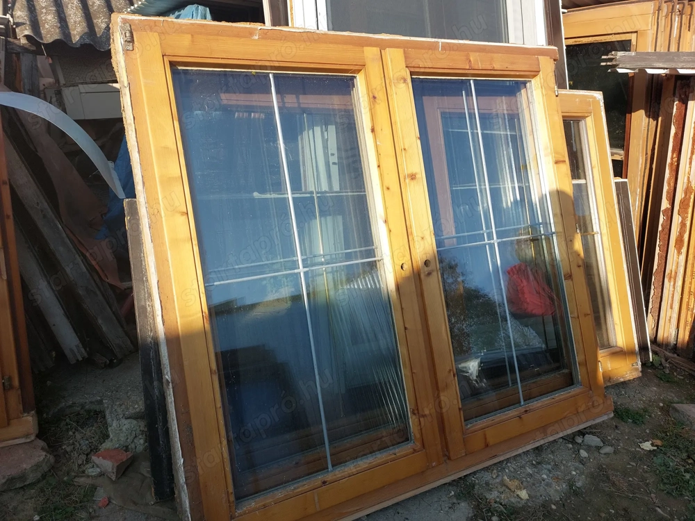 3 db Bukó nyiló tok osztó nélküli fa ablak sz;156 m;144 cm hőszigetelt 2 réteg üveg kép szerinti áll