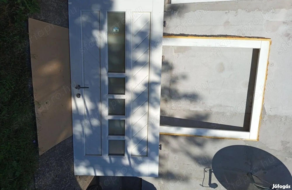 Üveges, fehér fa bejárati ajtó   210   115 cm, jó állapotban