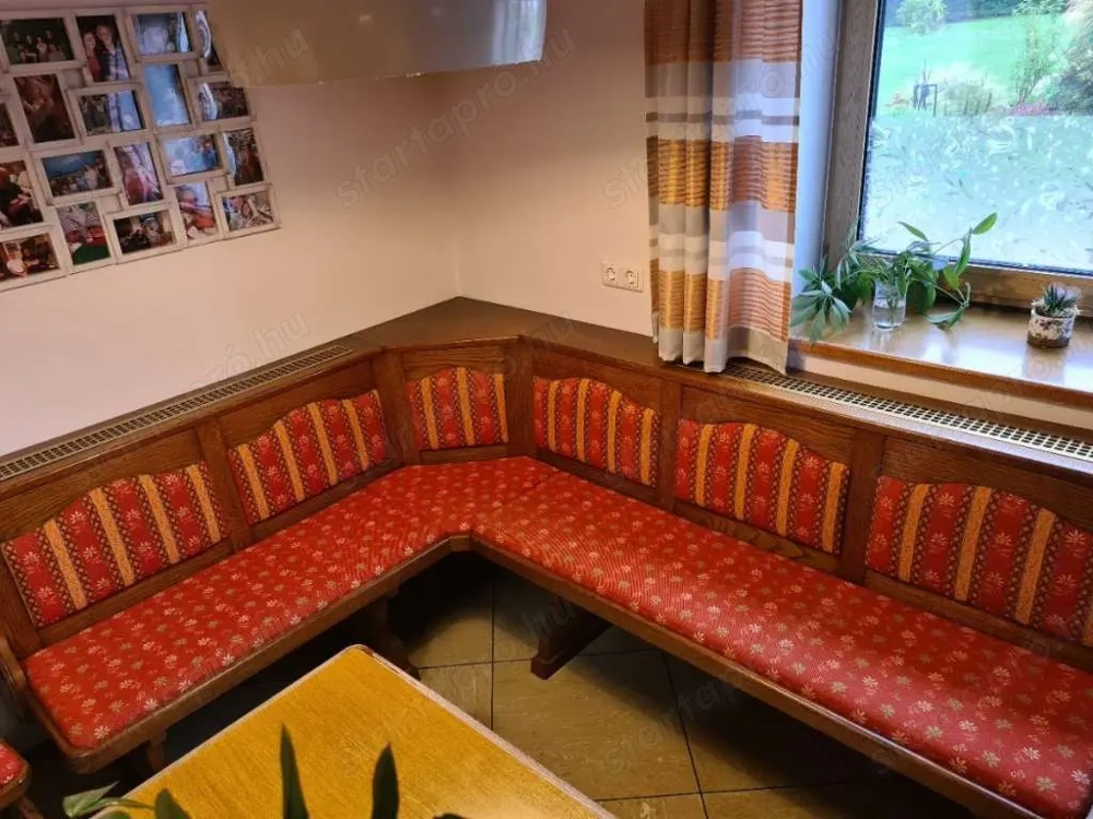 Tömörfa sarokpad garnitúra 3 székkel   klasszikus, megkímélt állapotban