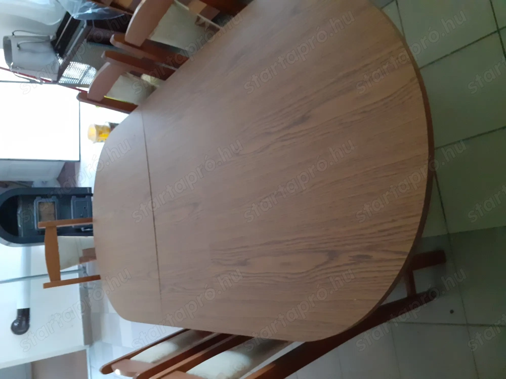 Bővíthető ovális étkezőasztal eladó   székek nélkül