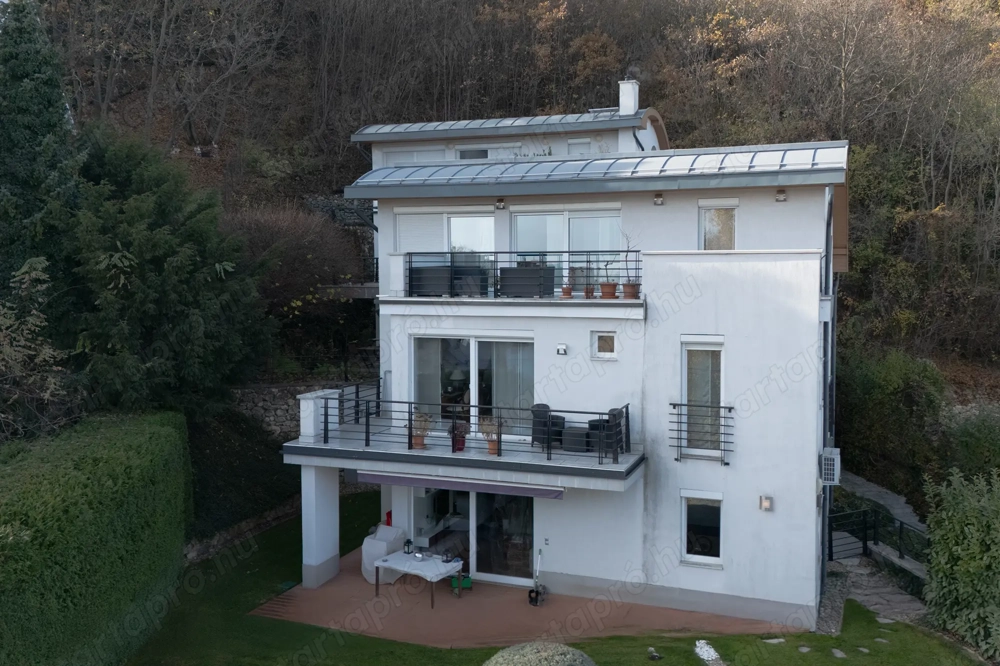 Eladó 2 szintes ház