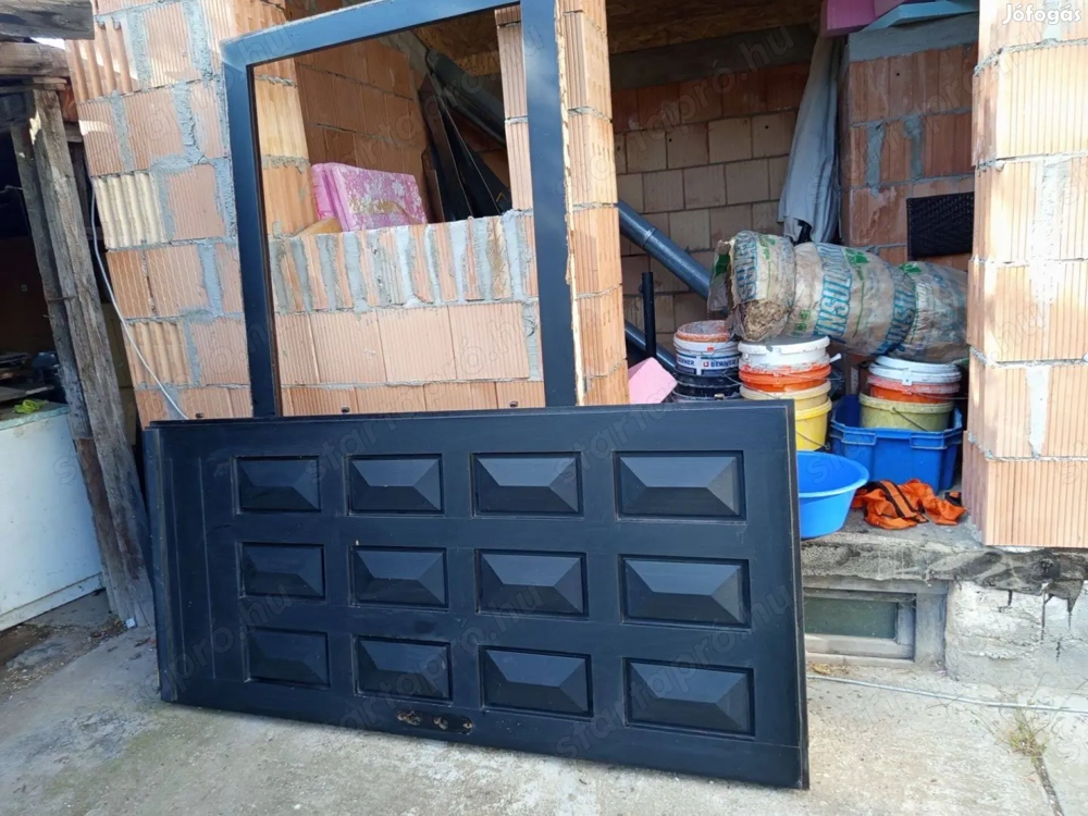 Befelé nyíló, balos tölgyfa, kazettás biztonsági bejárati ajtó eladó