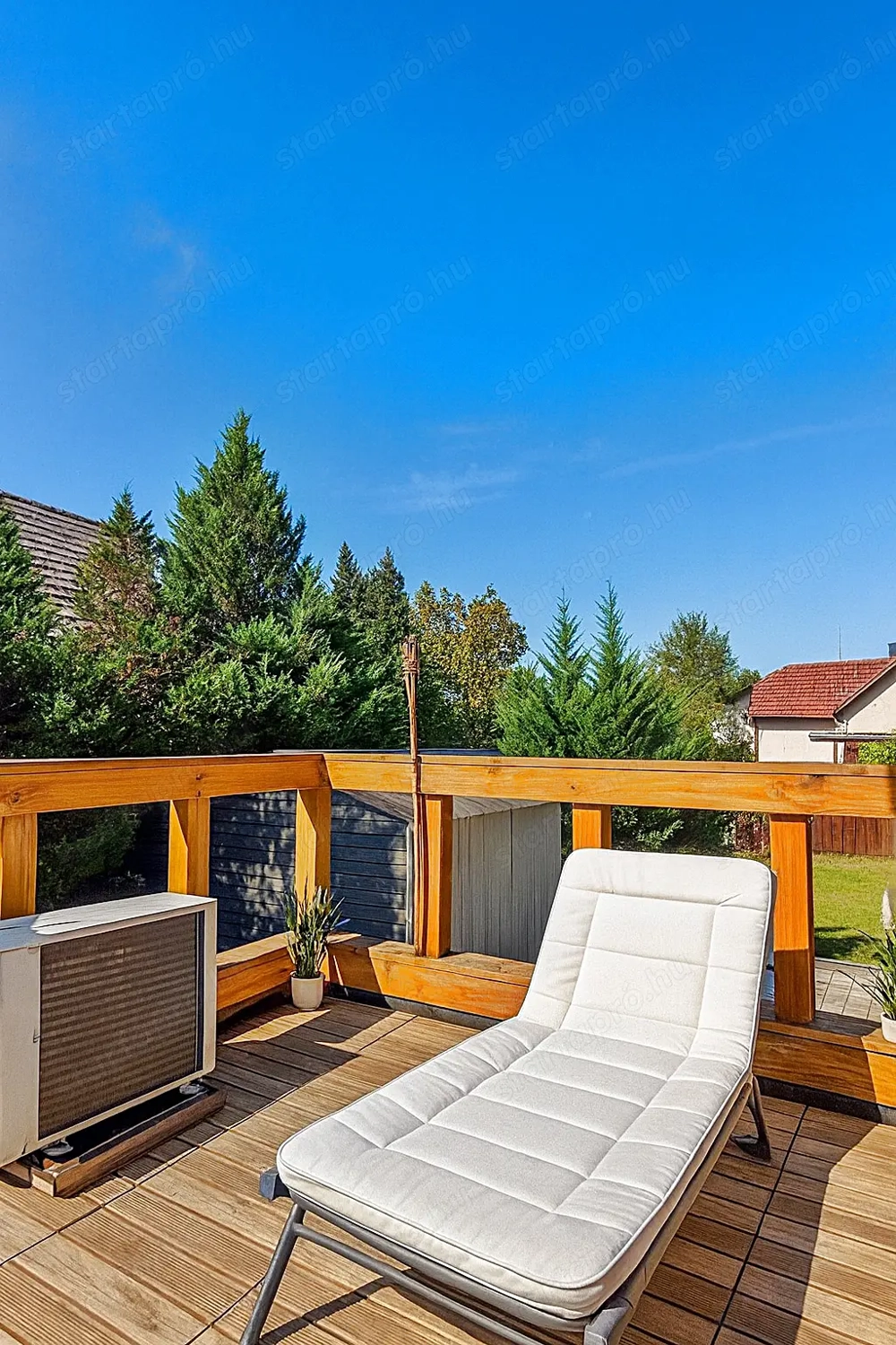 XVI. kerület csendes utcájában, belső 2 szintes lakás eladó!