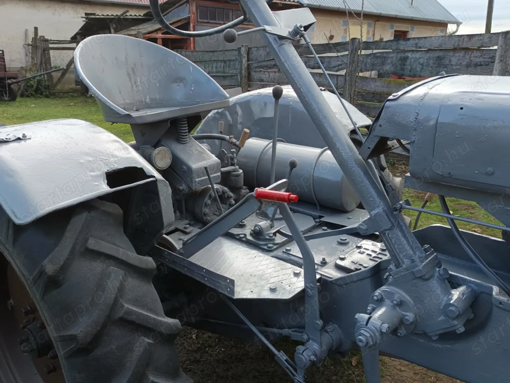 Eladó Ue28-as kistraktor 