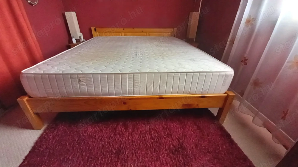 Fenyő ágykeret ágyráccsal és külön matrac