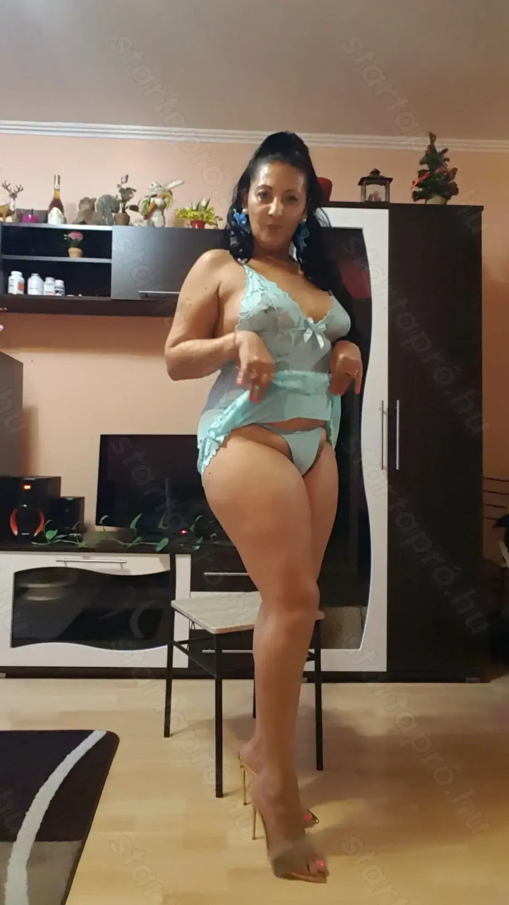 Szőrös puncis lívia 39