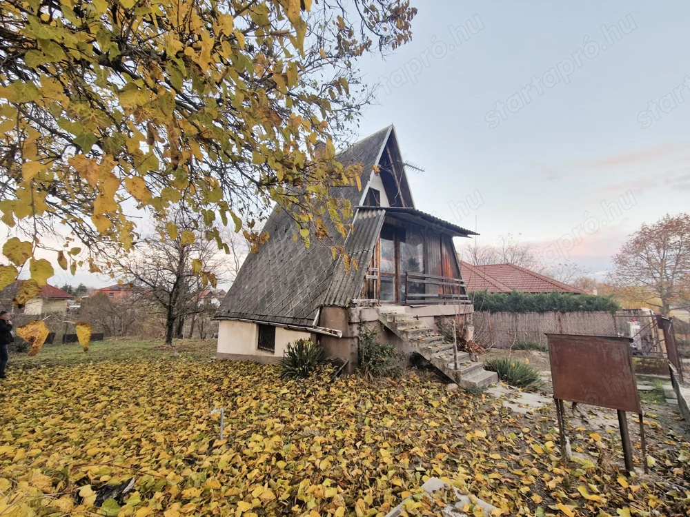 Nyaraló, lakóház, vagy telek a központtól 10 percre