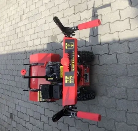 HECHT 8615 motoros univerzális seprőgép eladó