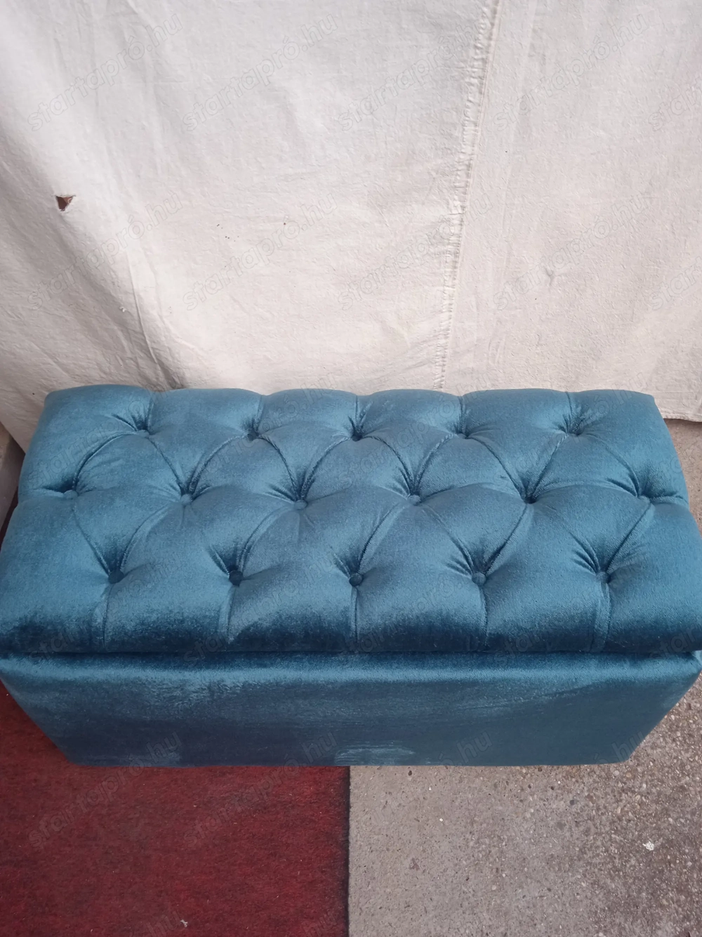 Kék színű üllöke eladó.