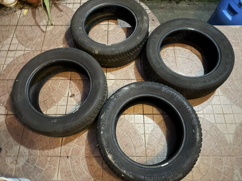 Ford S-max   Galaxi téli gumi 235 55 R17 Continental Wintercontact TS870P téli gumi garnitúra 40.000