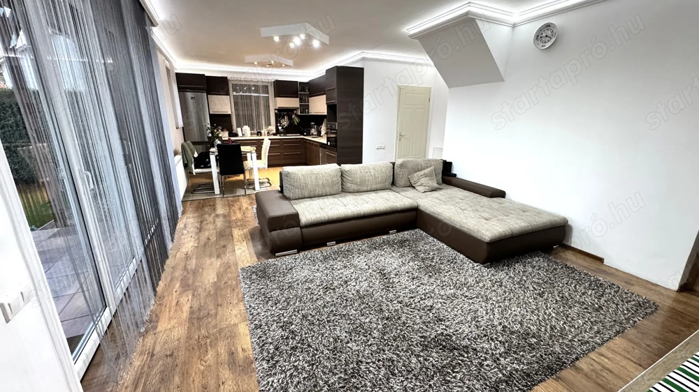 Nyíregyháza Őrőkősfőldön 112 nm-es 3+1 szoba-nappalis 2004-ben téglából épült sorház eladó