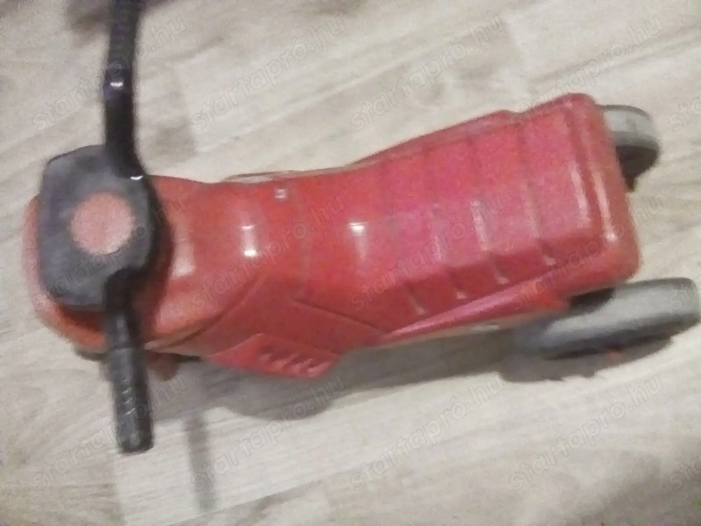 Gyermek műanyag motor eladó.