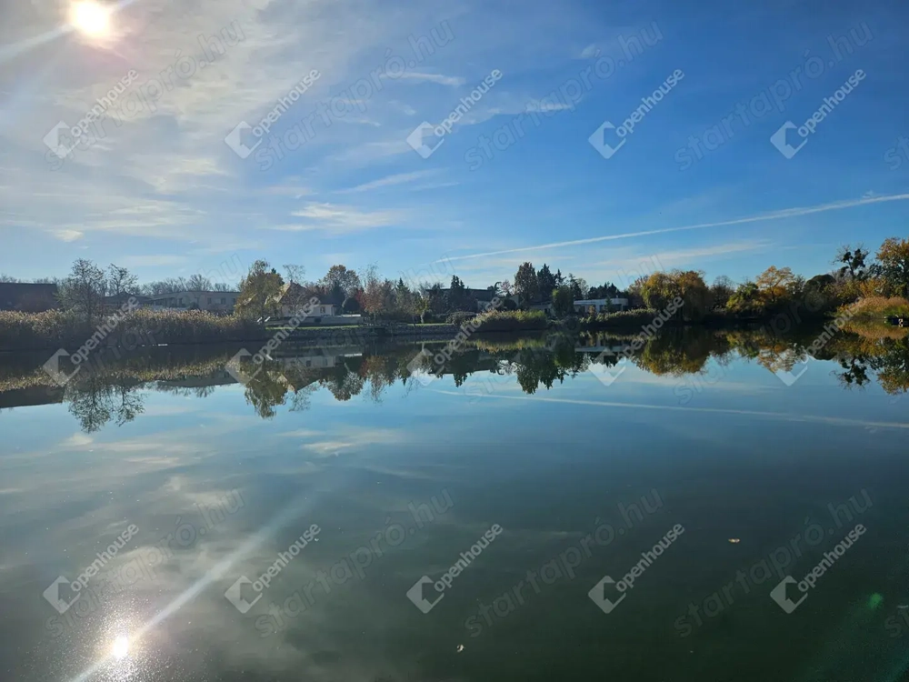 Eladó építési telek   Tóparti béke, minden nap Győr-Révfaluban