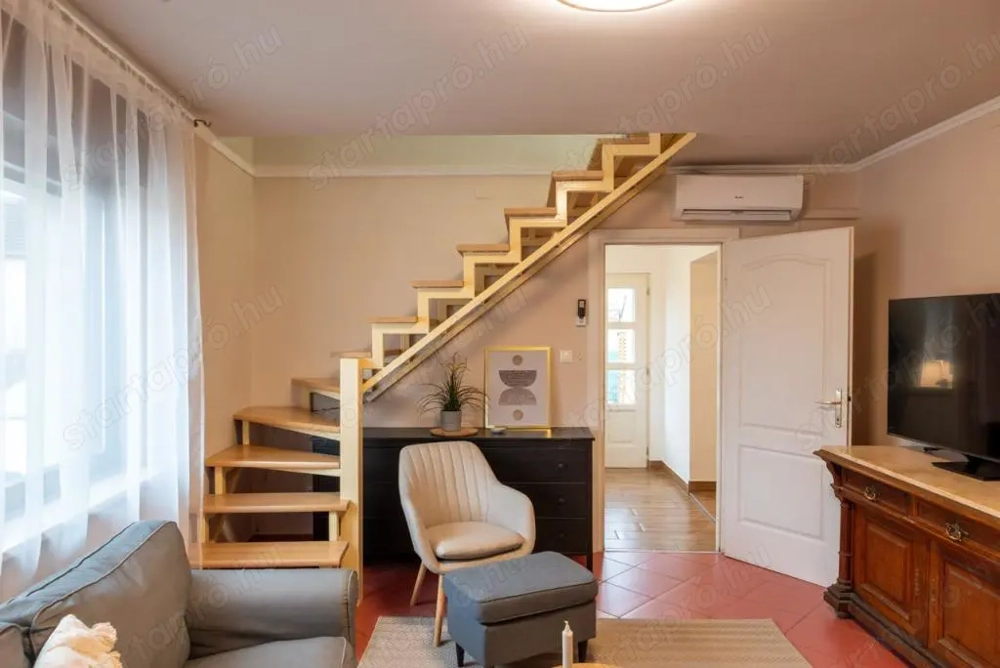 Felújított, dupla komfortos házrész eladó Budaörs kertvárosi részén