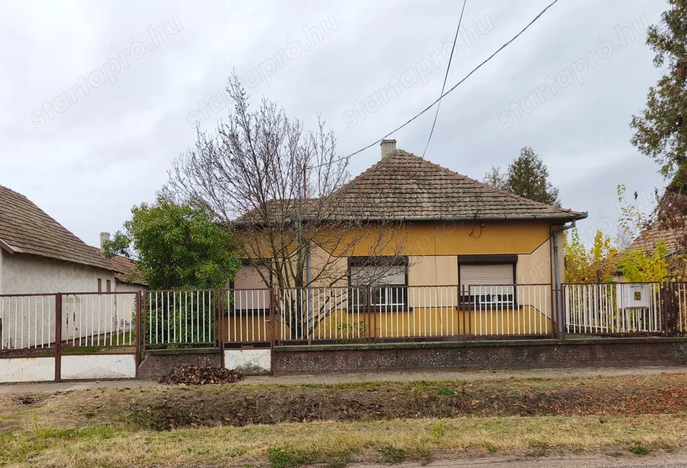 Harkakötöny központi részén 3 szobás családi ház eladó 