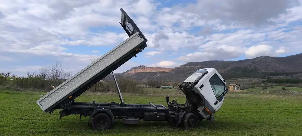 Elado 2000 évi mitsubishi billencs 3.5 tonnába fut.hivatalos billencs,már csak vizsgáztatni kell.