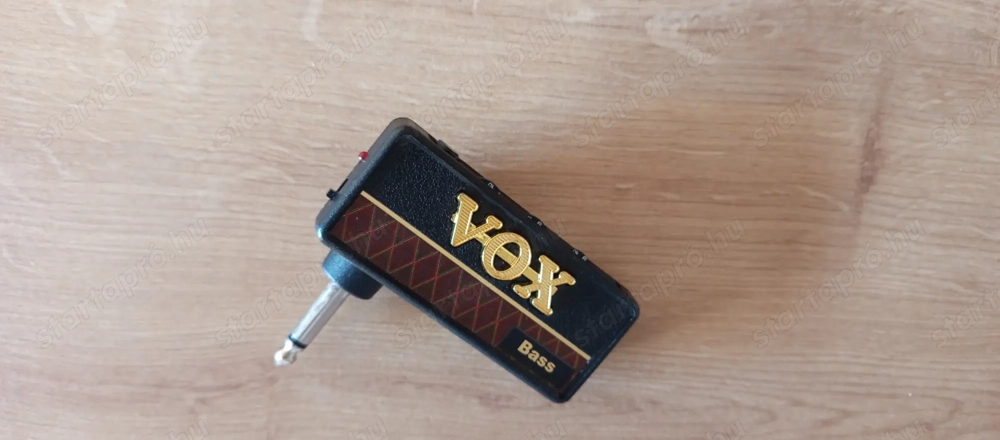   Vox bass amplug kiserősítő.  Abszulút újszerű párszor használt.  Kiváló hang tisztán és torzította
