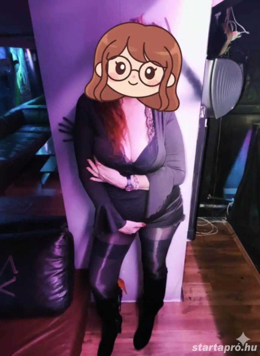 Érett,Csinos Nő házhoz megy