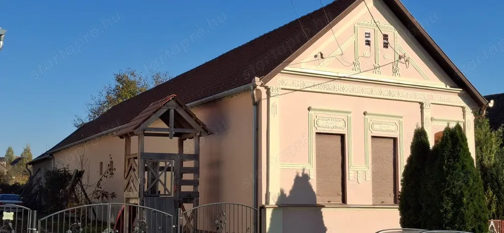 Újpetrén 4 szobás családi ház eladó