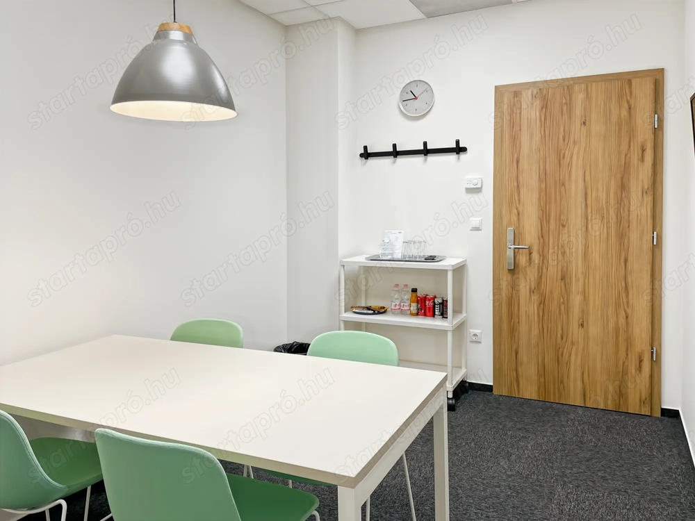 Privát irodahelyiség 3 fő számára