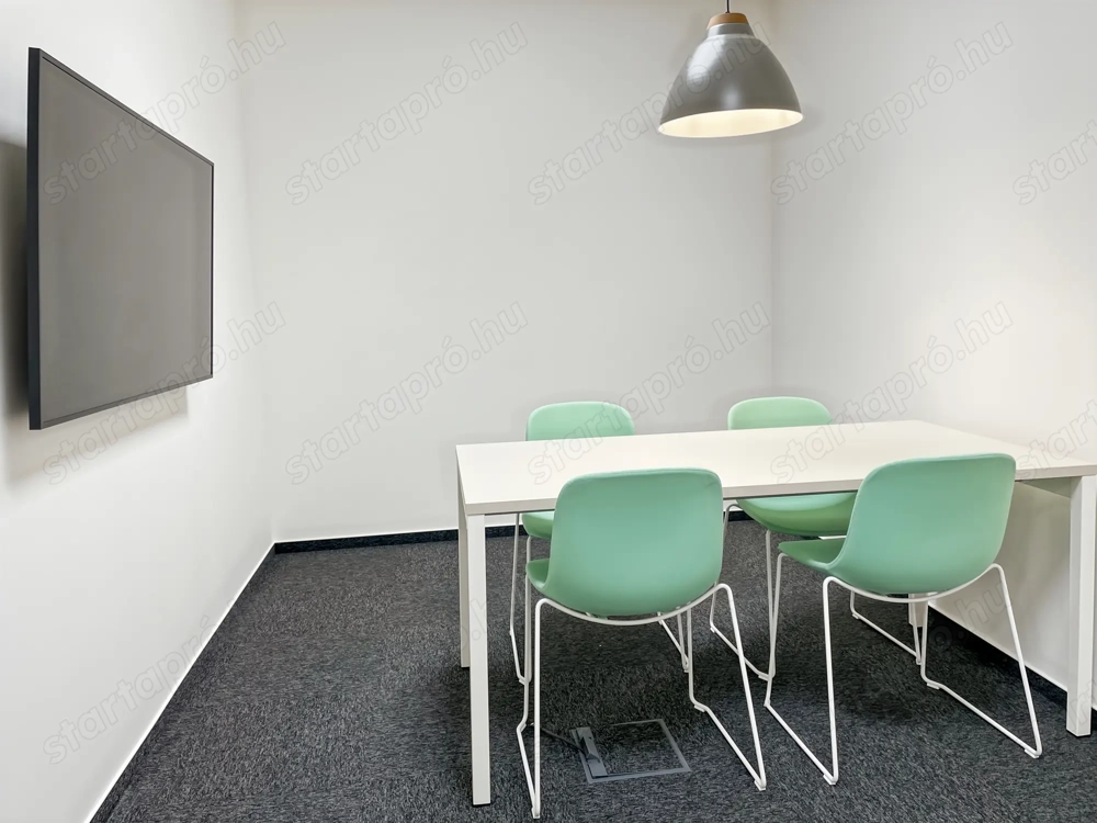 Privát irodahelyiség 4 fő számára