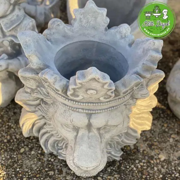 Oroszlánfejes kő kaspó