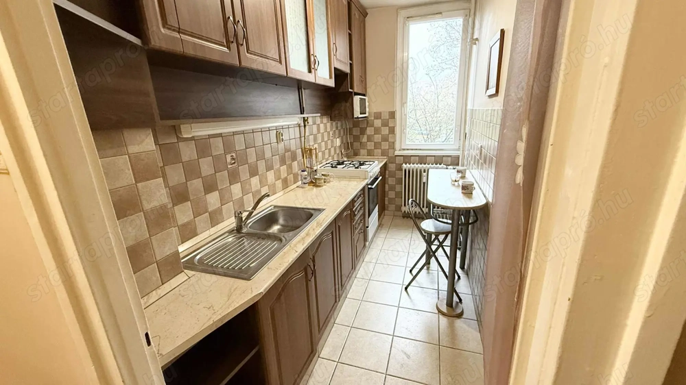 Nyíregyháza Északi krt-on 43 nm-es 1+1 szobás tégla építésű, emeleti jó állapotú lakás azonnali költ