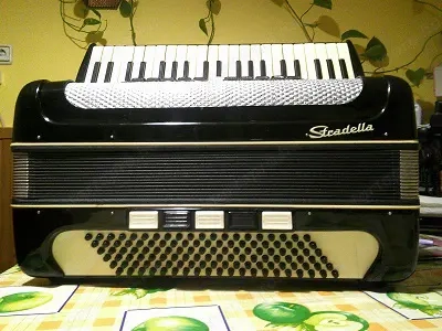 Tangóharmónika Stradella 120 b
