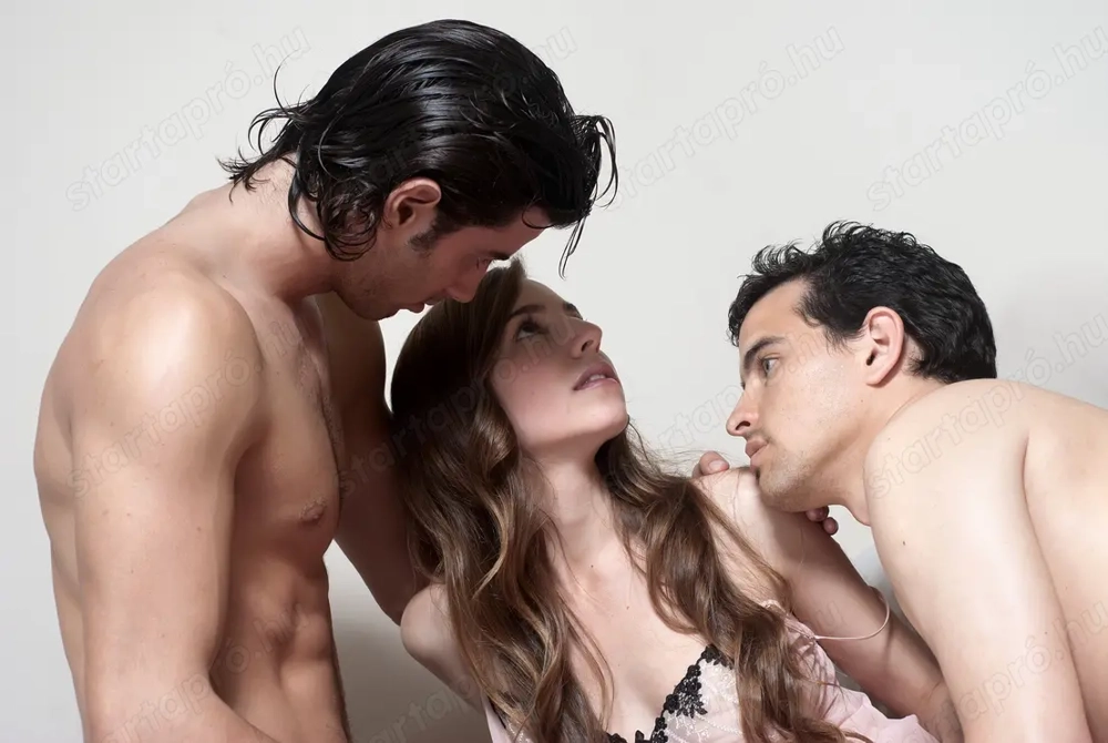 Pár keres férfit harmadiknak péntek est re 