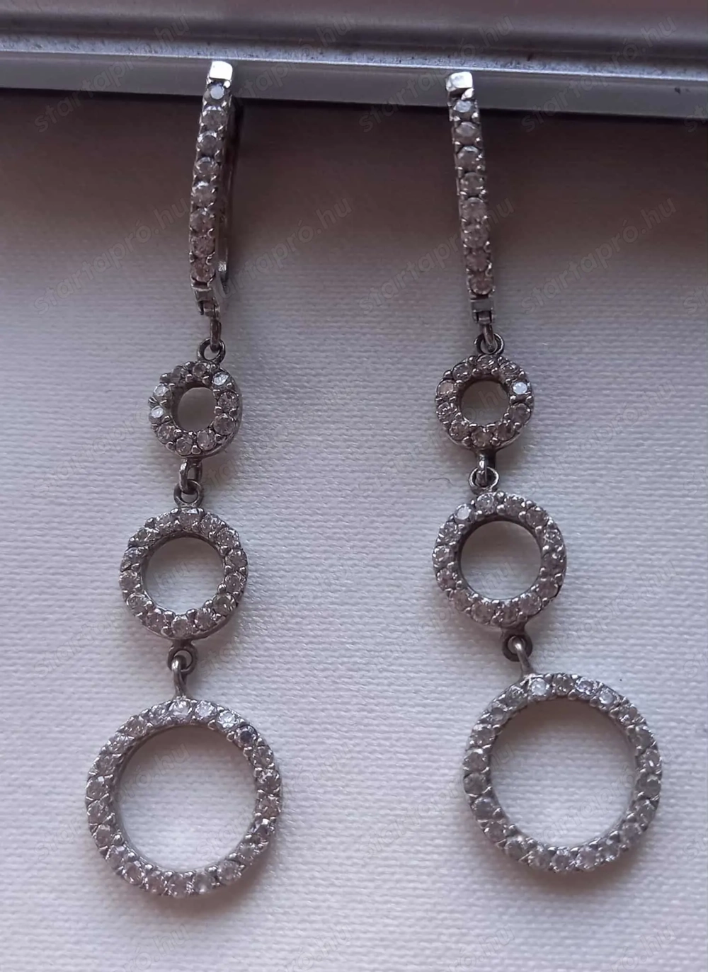 Strasszköves ezüst lógós antiallergén fülbevaló eladó, új!