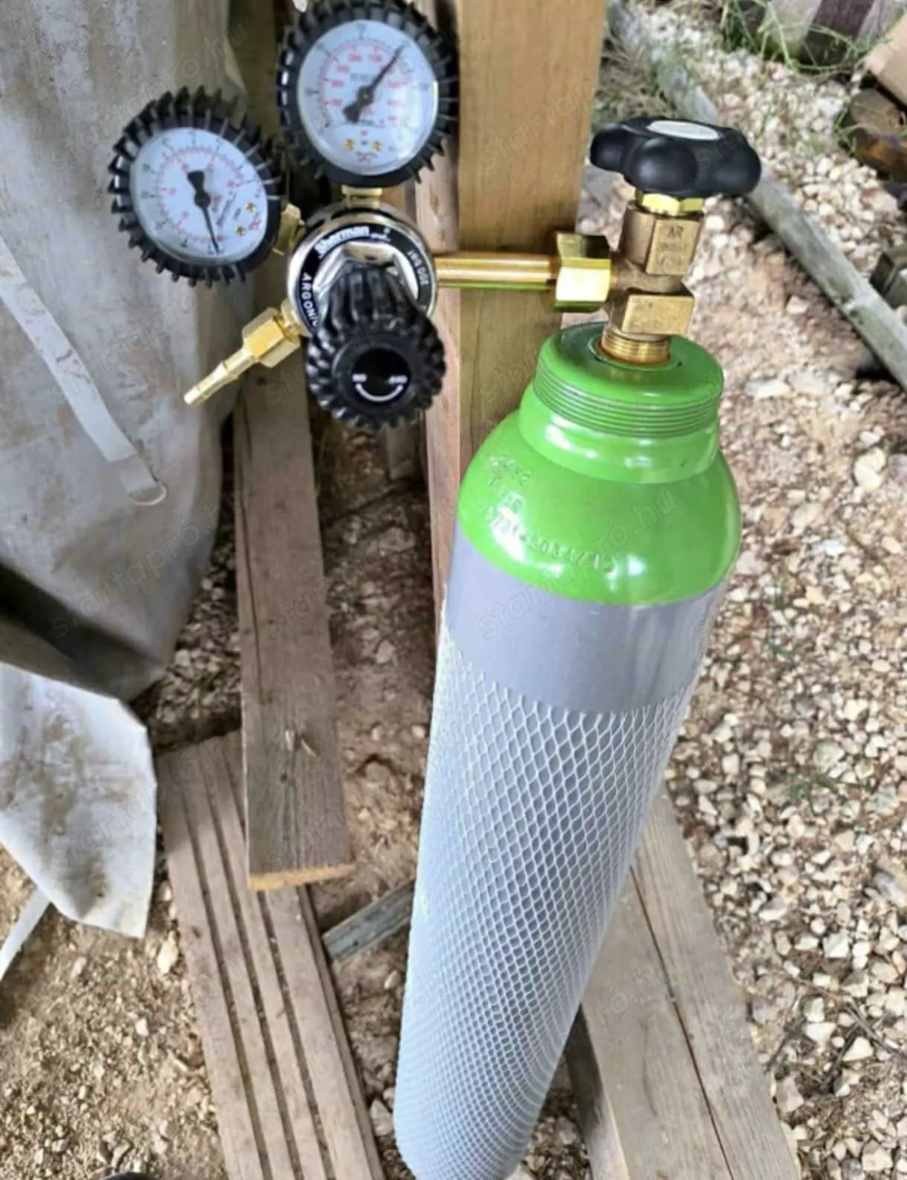 Elado co palack 200 bárral tölve.2034 ig érvényes ara 38 eft nyomáscsökkentö ora 10eft.5kg huzal 7ef