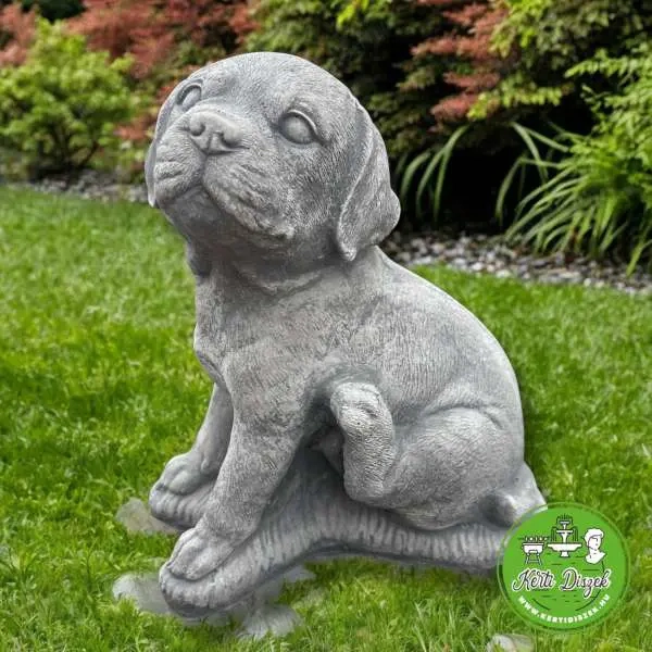 Aranyos kiskutya szobor