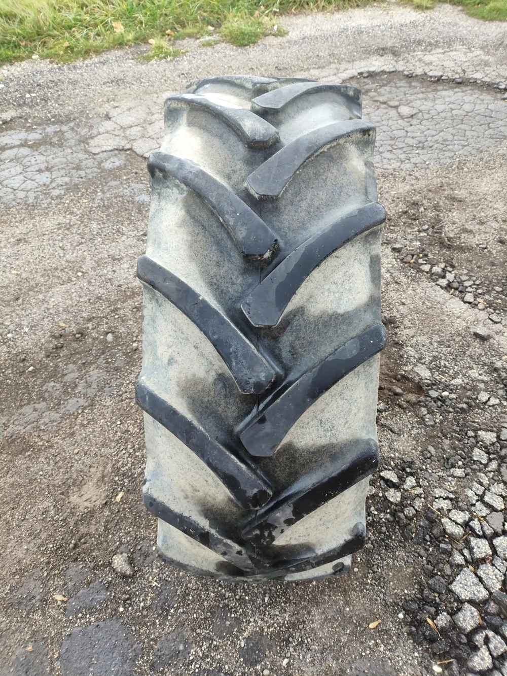 380 70 R24 használt Continental traktor gumi 38  R24