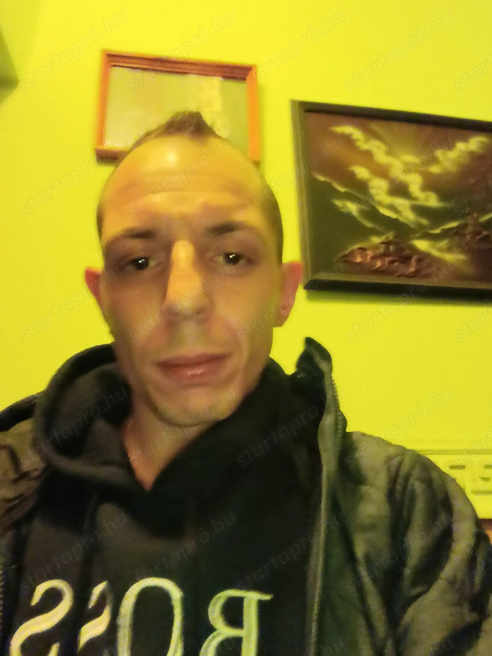 Barátság extrákkal 