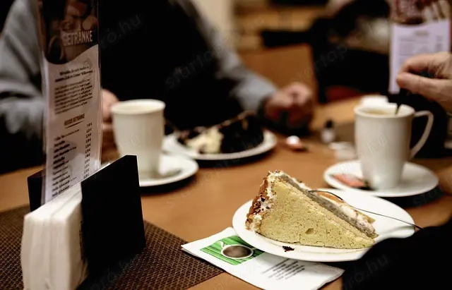 25. Kávéházi kiszolgáló német munka Pfalzi-erdőben