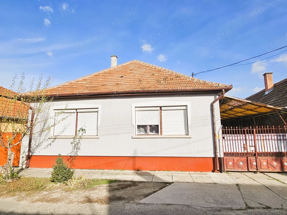 Kiskunhalas Felsőváros, Sóstó utcában 4 szobás családi ház eladó!