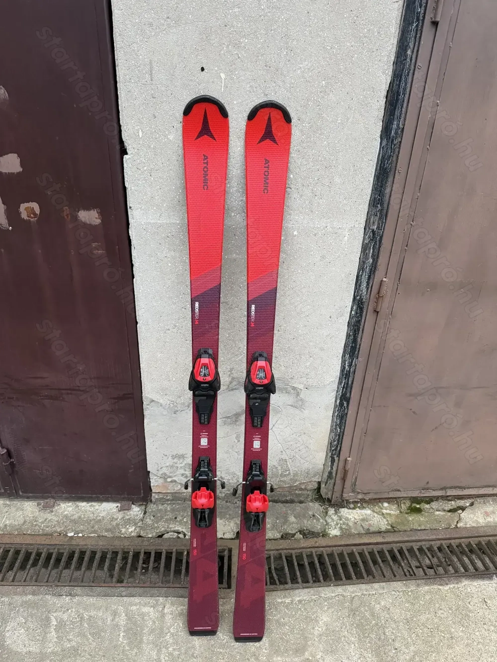 150 cm Atomic Redster J4 junior carving síléc jó állapotban 60eFt 2024 évjárat