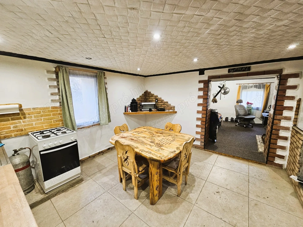 Kunfehértó   Erdőszél, tanya eladó!!