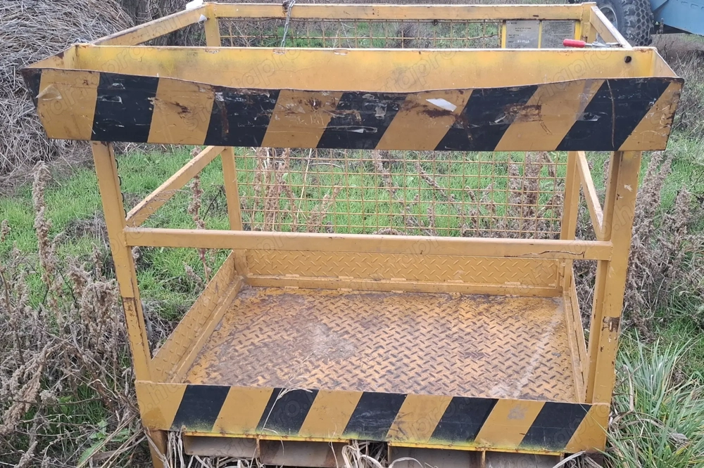 Emelőkosár targoncára rakodóra