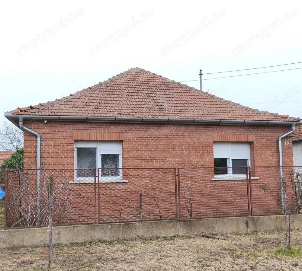 Soltvadkert Koltói utcában 3 szobás családi ház eladó!