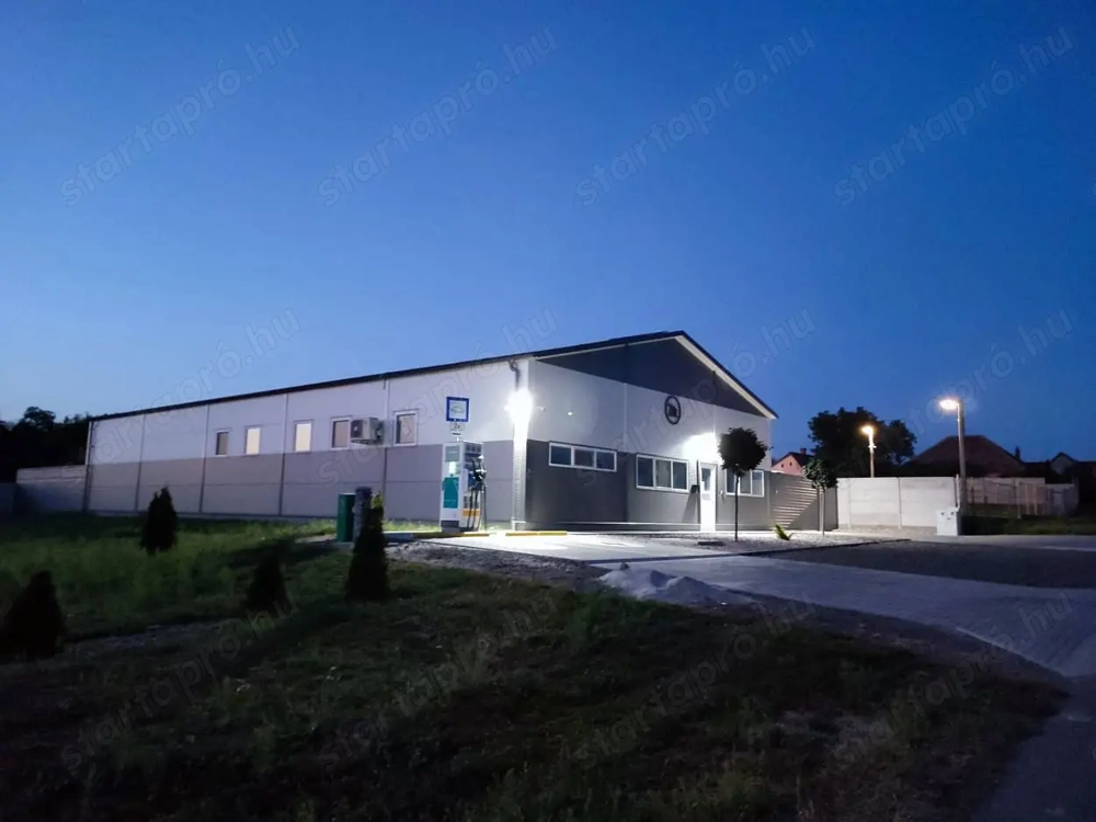Baja ipari területén rezsimentes telephely céggel vagy anélkül eladó!