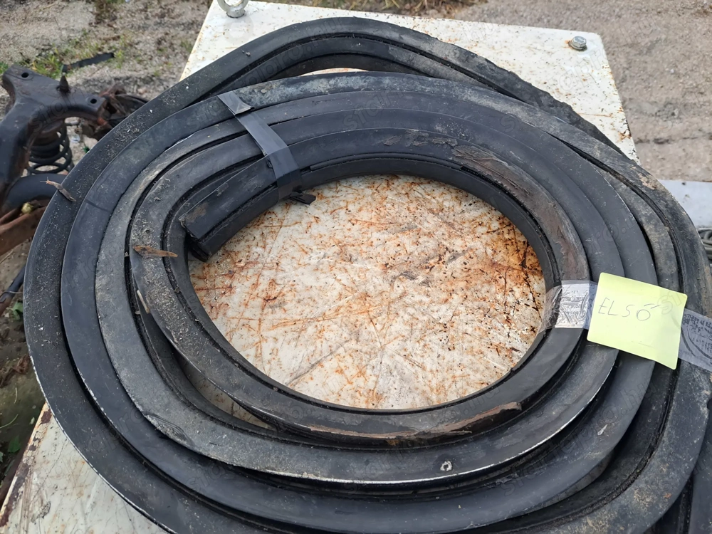 Eladó Ikarus első szélvédő ablak gumikéder gumi kéder