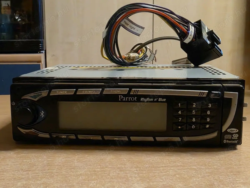 Olcsó és Jó!!! Eladó egy Parrot Bluetooth CD, MP3, rádió fejegység
