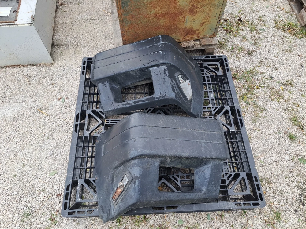 Eladó Ikarus első lökhárító gyári műanyag végek jobb és bal