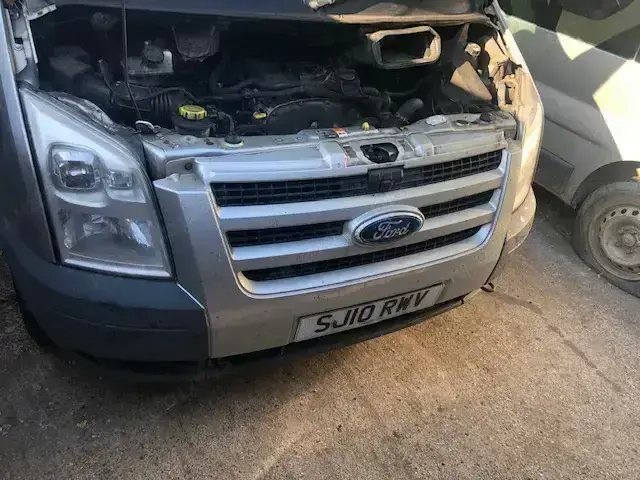 Ford Transit első karosszéria egyben eladó(lökhárító, sárvédő, homlokfal)egyben kizárólag telefonon 