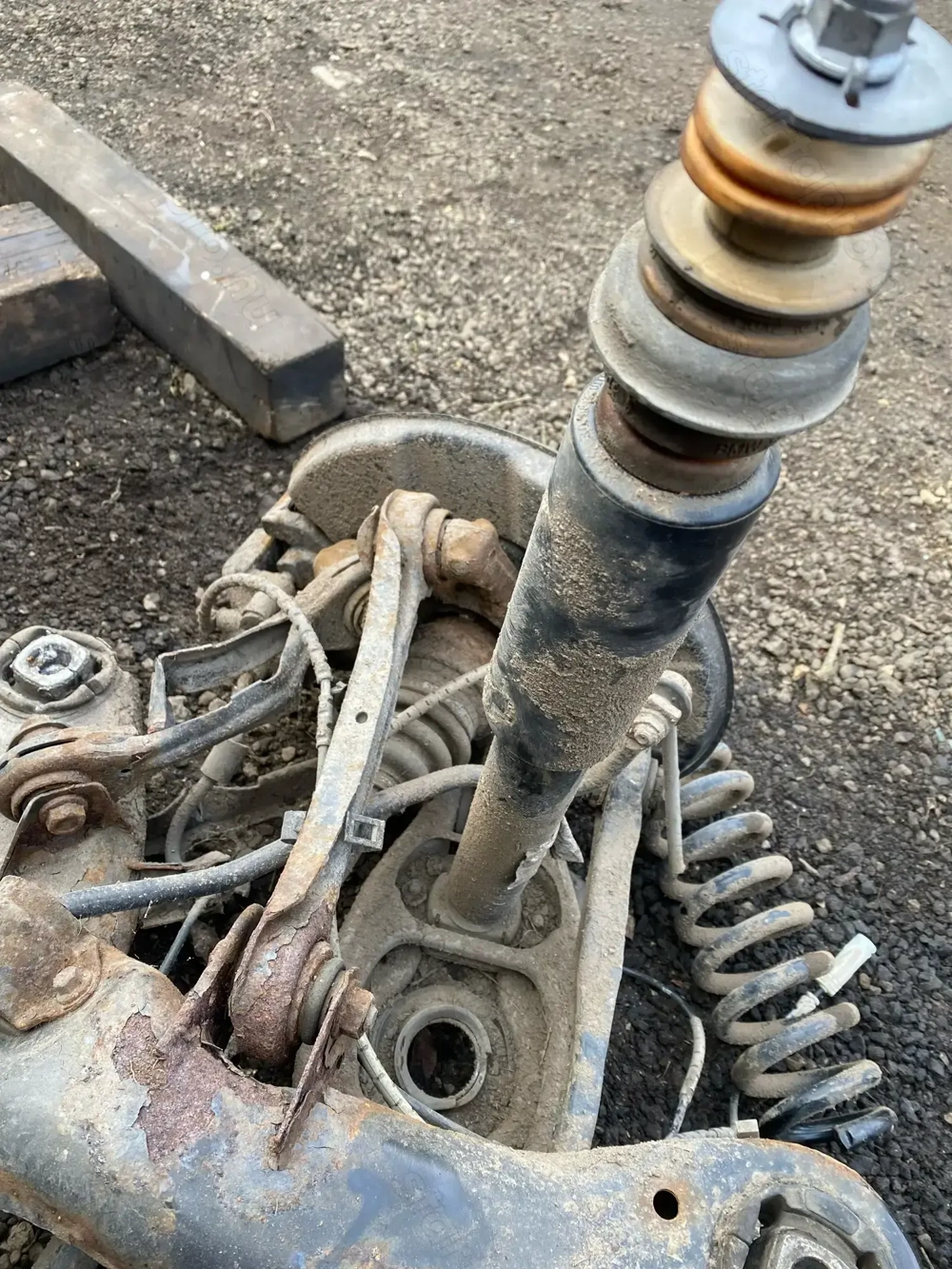 3-as E91 LCI facelift jobbos külön balos hátsó csonkállvány komplett kizárólag telefonon érdeklődjön