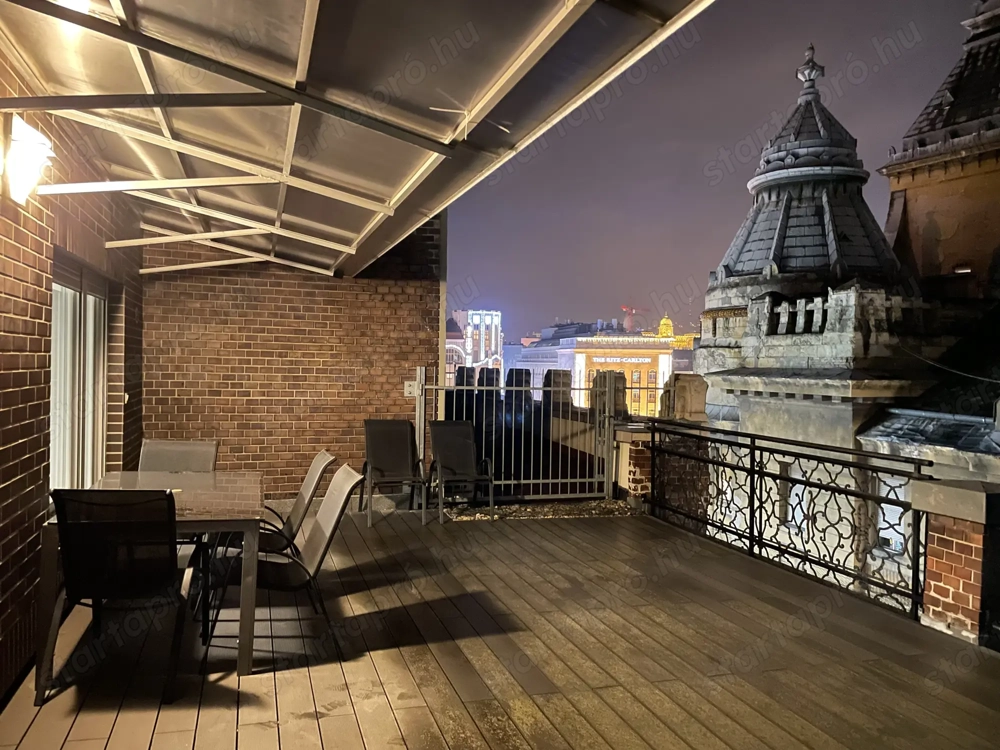 A Deák térnél panorámás nagy teraszos lakás kiadó!