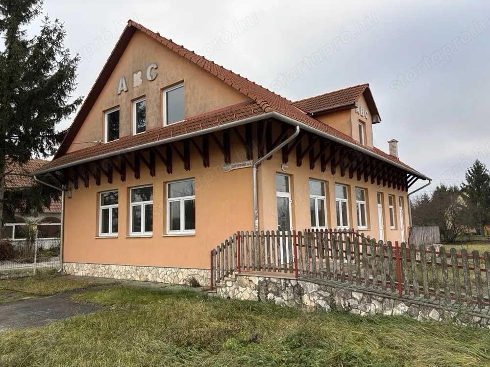 Eladó sokoldalú üzlethelyiség, mely akár családi házzá is alakítható!