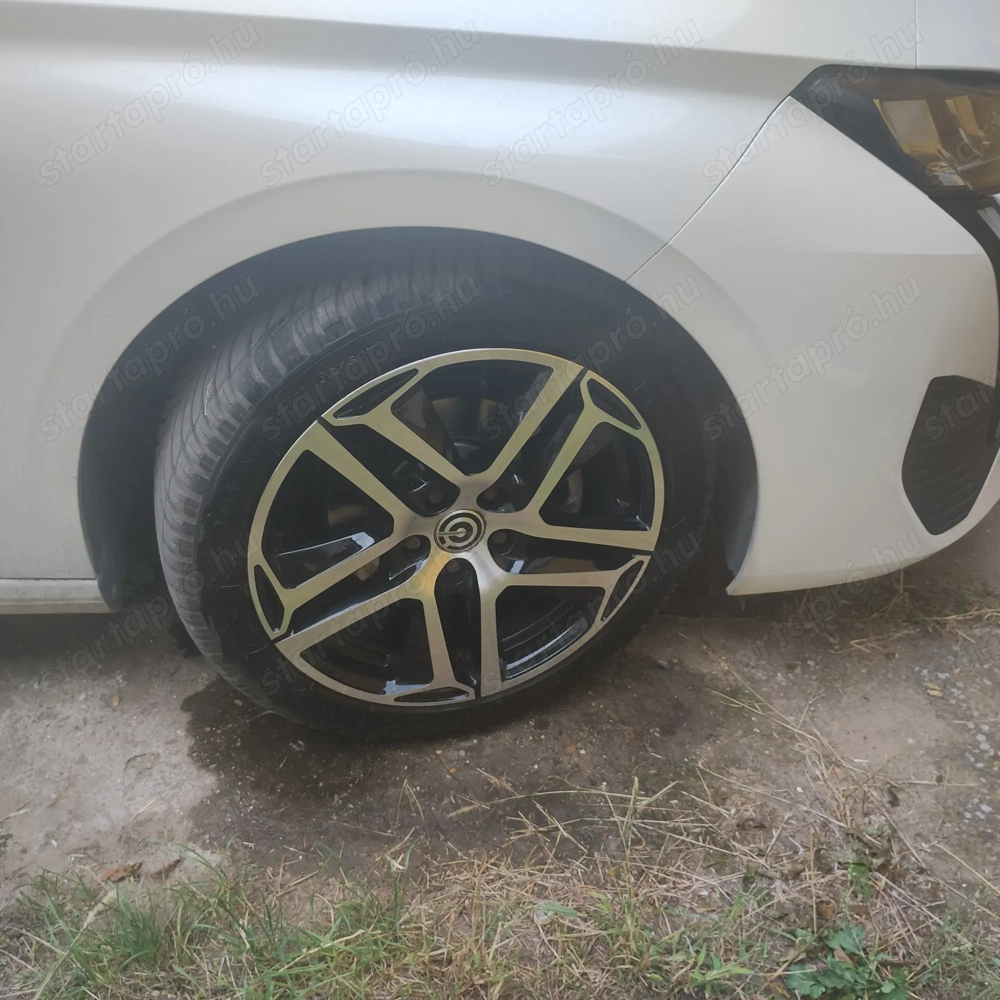 Alufelni kleber négyévszakos gumival.