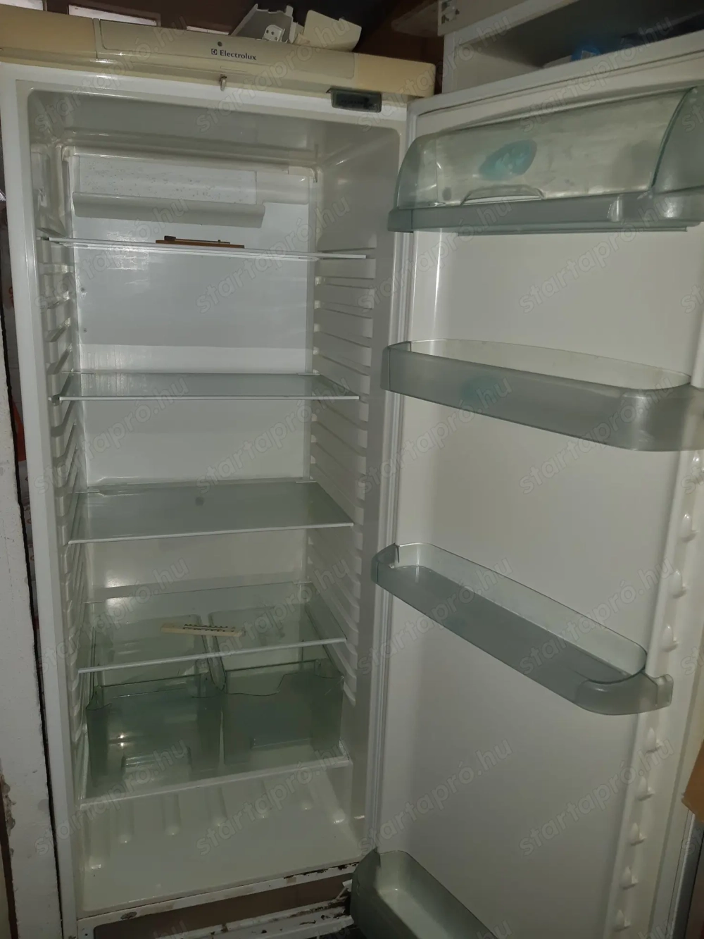 Electrolux ER8317C 328L hűtő működő